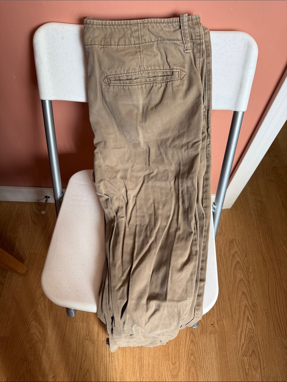 Old Navy Men's Chinos in Tan Brown